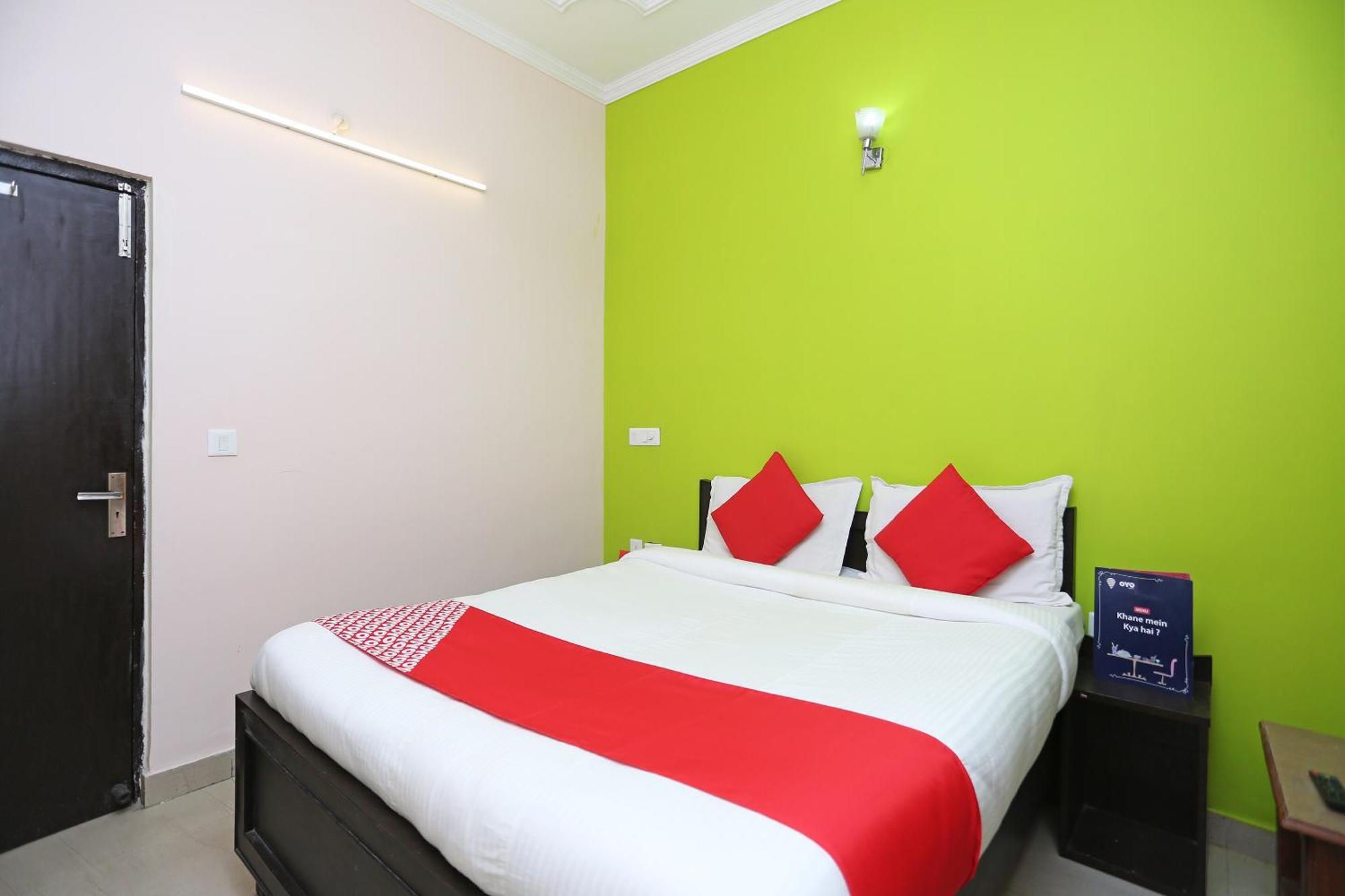 Hotel O Lime Wood Dehradun Exteriör bild
