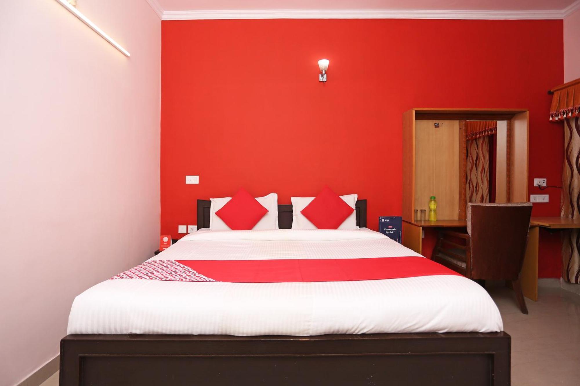 Hotel O Lime Wood Dehradun Exteriör bild