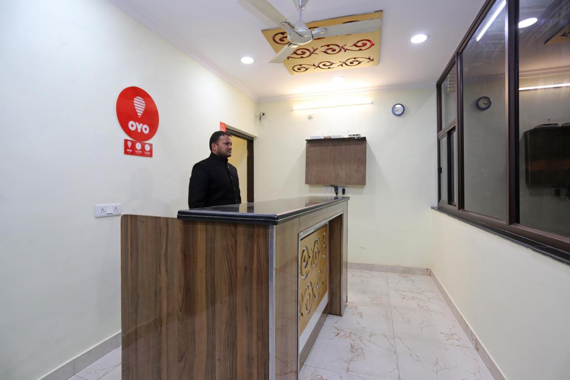 Hotel O Lime Wood Dehradun Exteriör bild